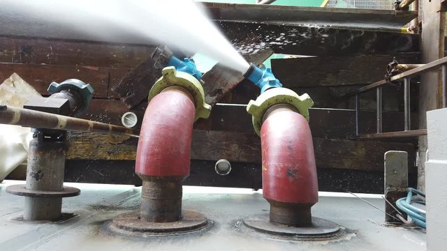 Circulate through an artificial choke to test mud circulating system on the drilling rig.