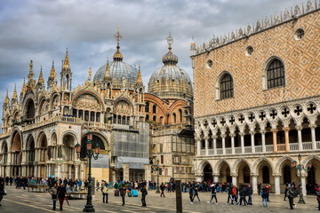 Fototapeta premium markusdorm und dogenpalast in venedig, italien