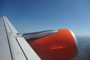 avion de ligne vue réacteur ciel bleu