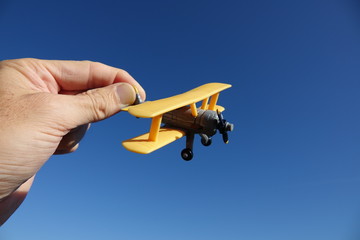 petit avion ciel bleu 01