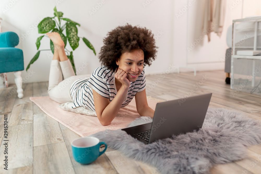 Wall mural Female freelancer working from home