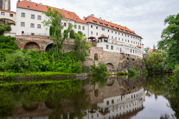 Fototapeta na wymiar View of the former Jesuit dormitory from the 16th century and Vltava river, Český Krumlov (Cesky Krumlov), Czech Republic