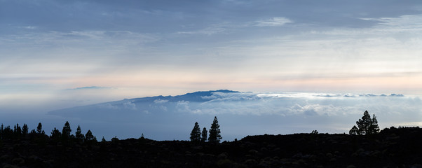 Vista de la Gomera y el hierro desde el Teide