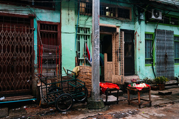 Fototapeta na wymiar dirty facades of downton rangoon