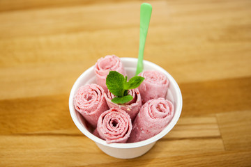 Thai roll-ice cream with strawberries and mint