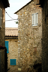 Fototapeta na wymiar narrow street through the brick houses in Mougins, France