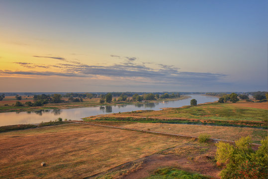 Sonnenaufgang an der Elbe in der Altmark in Arneburg