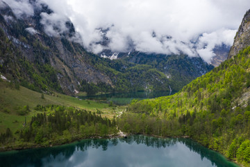 Fototapeta na wymiar Scenic mountain panorama with green meadows and idyllic turquoise Lake Oberer