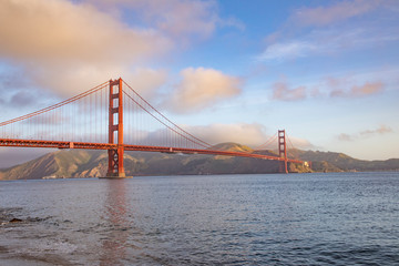 Fototapeta na wymiar Golden Gate bridge in morning light