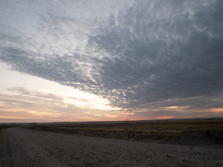 amanecer en cielo empedrado