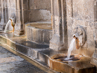 fuente de aguas termales en orense