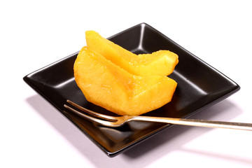 皮をむいた黄金桃