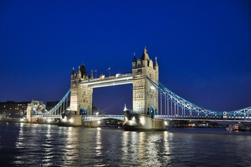 Fototapeta na wymiar Night Shot of London Tower Bridge