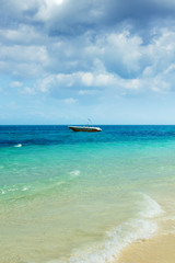 Obraz premium Parasailing boat