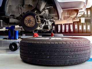 Wheel car waiting for change tires.