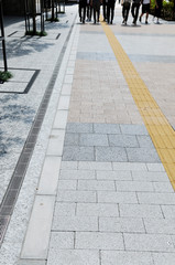 Fototapeta premium 歩道と歩行者