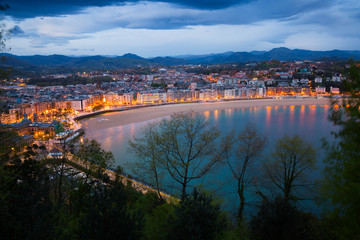 Fototapeta na wymiar Panorama of Bay of La Concha in twilight at San Sebastian