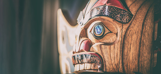 Alaska totem pole carving art sculture store in tourist travel Alaska cruise panoramic banner background. Ketchikan, Juneau, Skagway stores and shops selling native paintings. - obrazy, fototapety, plakaty