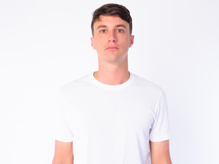 Obraz premium Portrait of young handsome man looking at camera