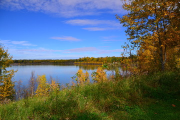 Fototapeta premium Astotin Lake in Autumn Colours