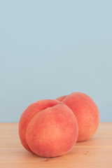 日本の桃とコピースペース