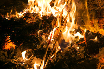 お焚き上げの炎