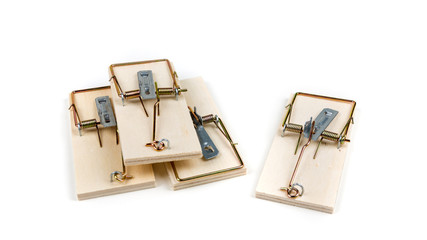 Cheap wood and metal snap mouse traps for catching pests