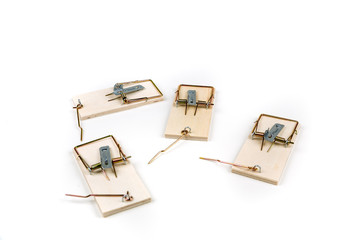 Cheap wood and metal snap mouse traps for catching pests