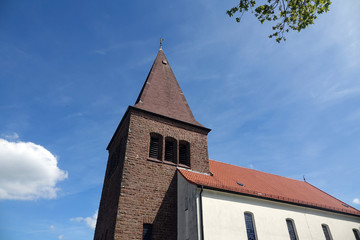 Fototapeta premium Kirche in Erlenbrunn im Pfälzerwald