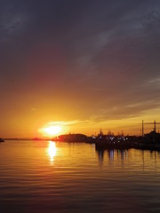 北海道釧路港に沈む夕日