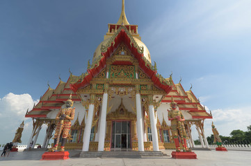 Naklejka premium Golden Pagoda at Wat Pong Agas, Chachoengsao, Thailand