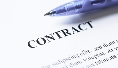 Obraz premium Pen lying on a contract or application form