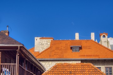 Kazimierz Dolny miasteczko turystyczne, charakterystyczne konstrukcje  domów i dachów - obrazy, fototapety, plakaty
