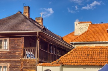 Kazimierz Dolny miasteczko turystyczne, charakterystyczny styl budowania domów i dachów - obrazy, fototapety, plakaty