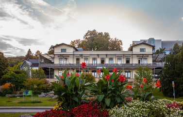 Empfangsgebäude Bahnhof Rolandseck in der Stadt Remagen Stadtteil Rolandseck  Kulturdenkmal am...