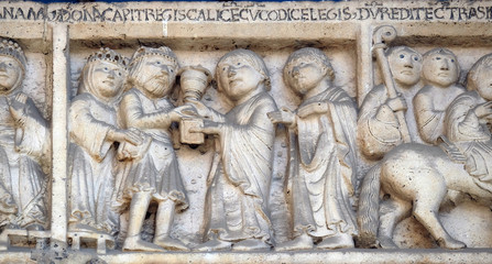 Scenes from the life of St. Geminianus : Geminianus  receives the gift of the Byzantine emperor Jovian, bass relief by Wiligelmo, Modena Cathedral, Italy
