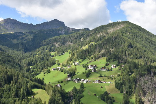Livinallongo del Col di Lana, Livinallongo, Belluno, Italien, Tal, Seitental, Buchenstein, Fodom, Venetien, Ornella, Alpen, Sella Gruppe, Dorf, Buchensteintal, gebirgsdorf, bergdorf, Bergbauernhof, La