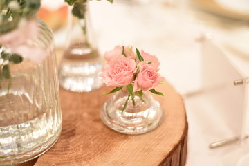 Obraz na płótnie Canvas 花瓶に咲く華麗な花　結婚式