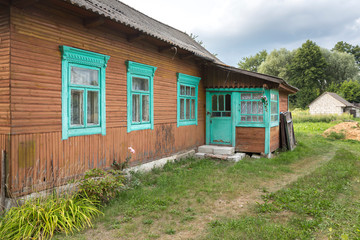 Fototapeta na wymiar Typisches Wohnhaus in Belarus (Weißrussland)
