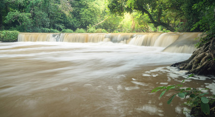 Obraz premium Jed Sao Noi Waterfall in Saraburi, Thailand