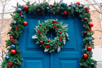 Christmas decor of the front door.