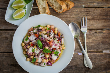 Octupus and chickpeas salad
