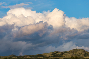 Aufziehendes Gewitter im norwegischen Fjell