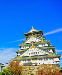 Fototapeta premium View of the Osaka Castle in autumn in Osaka, Japan.