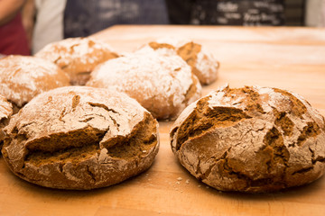 Frisch gebackenes Brot vom Bäcker