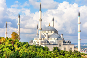 Fototapeta na wymiar Camlica Mosque of Istanbul, Turkey, side view