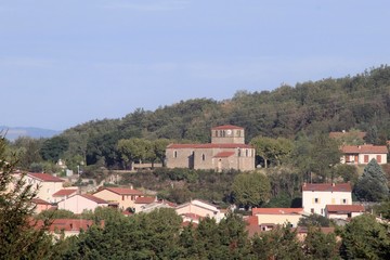 Eglise Saint Pierre dans le village de Communay - Département du Rhône - France