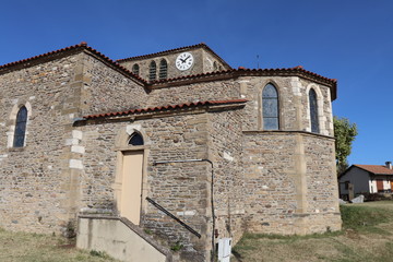 Fototapeta na wymiar Eglise Saint Pierre dans le village de Communay - Département du Rhône - France