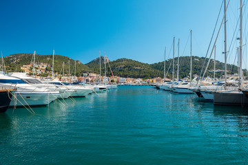 Fototapeta na wymiar yachts in the bay Mallorca