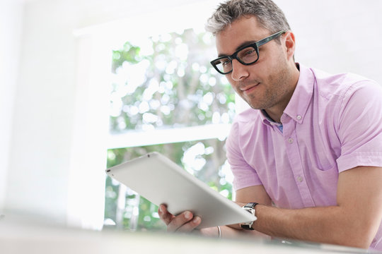 Man using tablet pc